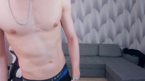MEVERIK OUSHEN online show from 04/17/26, 01:03