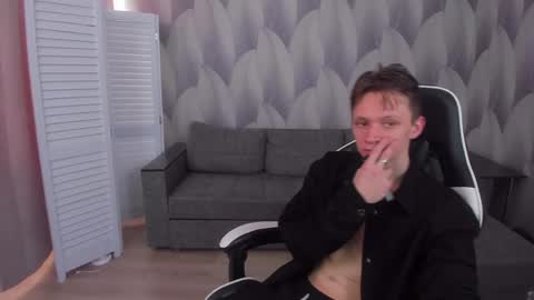 MEVERIK OUSHEN online show from 04/21/26, 02:01