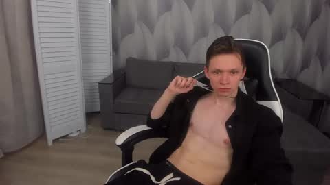 MEVERIK OUSHEN online show from 04/23/26, 01:46