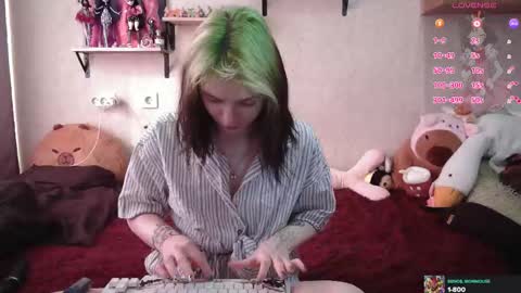 Snapshot of mevis_li chatting on 09/17/25, 03:30 Mavis online show from 09/17/25, 03:30