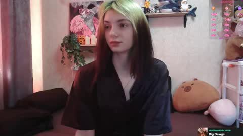 Snapshot of mevis_li chatting on 10/19/25, 03:18 Mavis online show from 10/19/25, 03:18