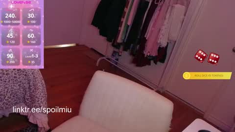 Snapshot of mew2wo chatting on 11/22/25, 10:14 mew2wo online show from 11/22/25, 10:14