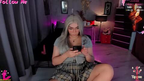 Snapshot of mhia_devil chatting on 12/16/25, 01:21 miss devil online show from 12/16/25, 01:21