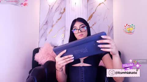 Snapshot of mhia_kate chatting on 05/18/26, 12:11 Mhia Kate online show from 05/18/26, 12:11