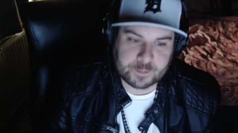 Snapshot of mi_vida21 chatting on 02/15/25, 08:33 just ask online show from 02/15/25, 08:33