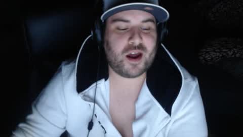 Snapshot of mi_vida21 chatting on 01/16/26, 10:58 just ask online show from 01/16/26, 10:58