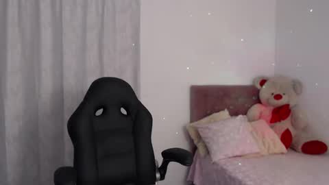 Snapshot of mia_199912 chatting on 02/21/25, 05:02 miaa online show from 02/21/25, 05:02