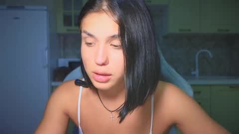 Snapshot of mia___lunaa chatting on 09/18/25, 07:27 Mia online show from 09/18/25, 07:27
