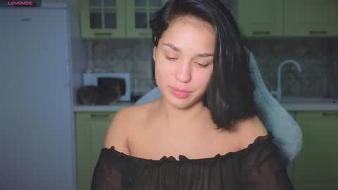 Snapshot of mia___lunaa chatting on 10/15/25, 10:54 Mia online show from 10/15/25, 10:54