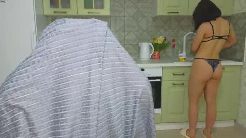 Snapshot of mia___lunaa chatting on 04/27/26, 08:29 Mia online show from 04/27/26, 08:29