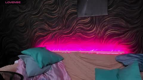 Mia  GMT7 Mon Tue Wen Thur 1000am-0300pm Sat 0300am-0900am online show from 03/12/25, 01:03