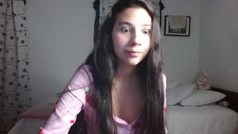 Snapshot of mia__lopez_ chatting on 01/17/25, 01:04 Mia online show from 01/17/25, 01:04