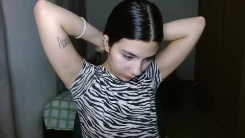 Snapshot of mia__lopez_ chatting on 10/23/25, 01:05 Mia online show from 10/23/25, 01:05