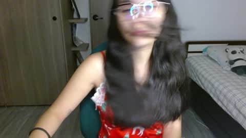 Mia online show from 04/12/26, 05:12