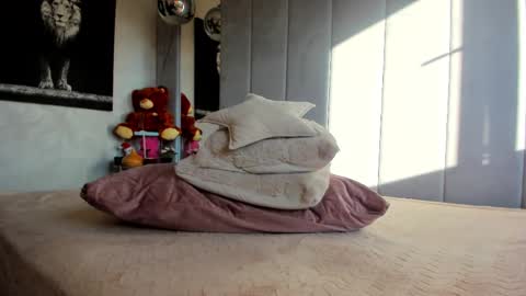 Mia  Milan online show from 03/05/25, 06:23