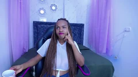 Snapshot of mia__thomson_ chatting on 09/16/25, 12:28  MIA online show from 09/16/25, 12:28