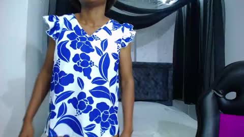 Snapshot of mia__thomson_ chatting on 10/19/25, 12:28  MIA online show from 10/19/25, 12:28