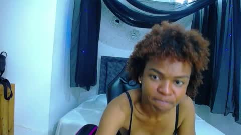 Snapshot of mia__thomson_ chatting on 10/26/25, 12:44  MIA online show from 10/26/25, 12:44