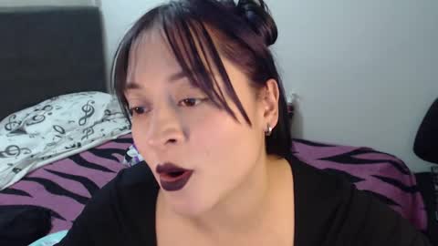 mia online show from 01/05/25, 02:27