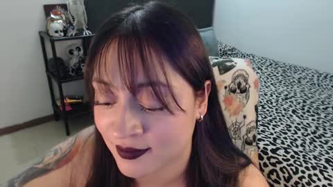 mia online show from 01/10/25, 01:21