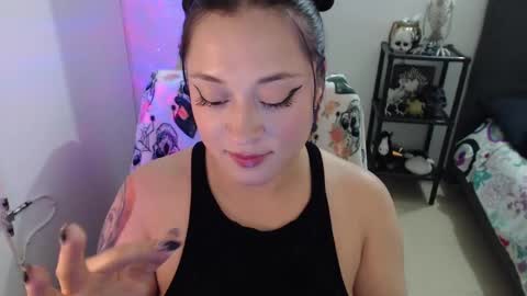 mia online show from 02/08/25, 01:11