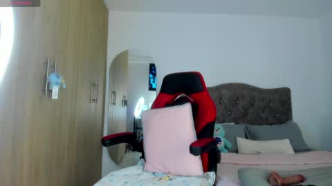 Snapshot of mia_adamsxxx chatting on 04/30/26, 02:18 mia_adamsxxx online show from 04/30/26, 02:18