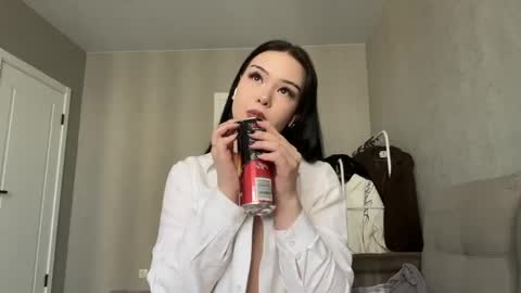 Mia online show from 04/23/26, 12:29