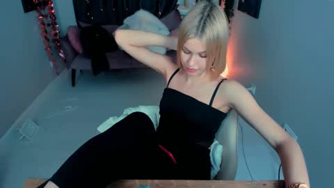 Mia online show from 02/04/25, 12:33