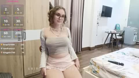 Snapshot of mia_boone chatting on 12/12/24, 05:31 mia_boone online show from 12/12/24, 05:31