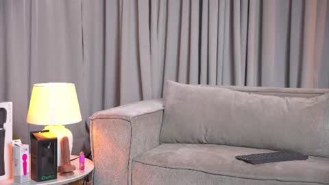 mia_buny_ online show from 06/11/26, 12:25