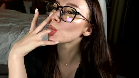 Snapshot of mia_cloudy chatting on 01/09/25, 02:07 Mia and friends online show from 01/09/25, 02:07