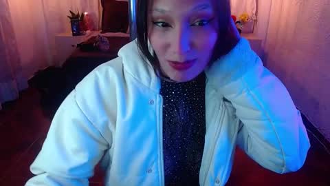 Snapshot of mia_collens_ chatting on 01/04/25, 05:05 MIA online show from 01/04/25, 05:05