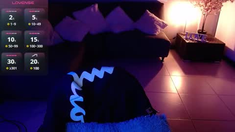 Snapshot of mia_collens_ chatting on 01/08/25, 02:14 MIA online show from 01/08/25, 02:14