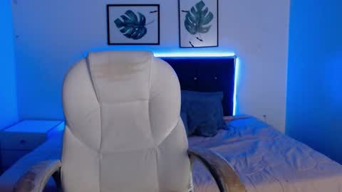 Snapshot of mia_collens_ chatting on 11/07/25, 03:28 MIA online show from 11/07/25, 03:28