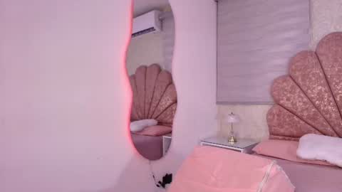 Snapshot of mia_collenss chatting on 06/24/26, 03:05 Mia online show from 06/24/26, 03:05