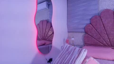 Snapshot of mia_collenss chatting on 06/25/26, 03:06 Mia online show from 06/25/26, 03:06