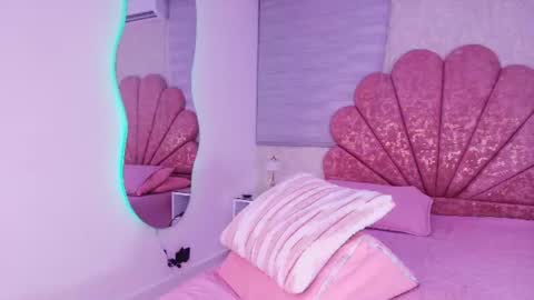 Snapshot of mia_collenss chatting on 06/29/26, 10:15 Mia online show from 06/29/26, 10:15