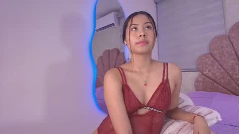 Snapshot of mia_collenss chatting on 07/17/26, 03:35 Mia online show from 07/17/26, 03:35