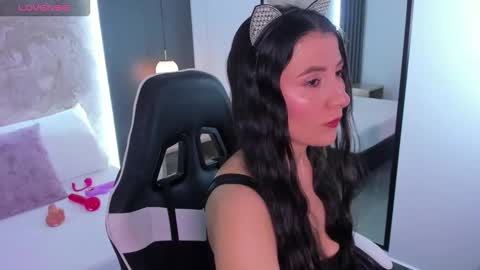 M I A  online show from 11/01/25, 02:57