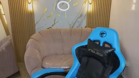 mia_collins_b online show from 11/29/25, 01:58