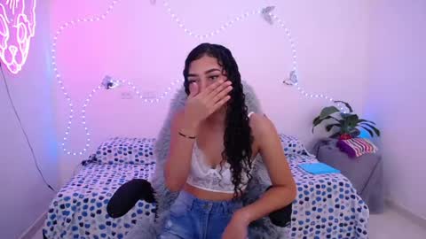 Snapshot of mia_cute_girl chatting on 06/02/26, 12:18 mia_cute_girl online show from 06/02/26, 12:18