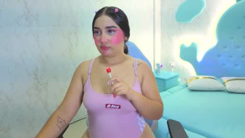 Mia Cuttee online show from 11/11/25, 04:01