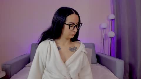 Sarah Luna online show from 04/21/26, 12:00