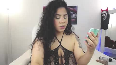 Mia online show from 01/31/25, 11:56