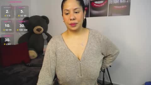 Snapshot of mia_downson chatting on 05/25/26, 01:17 Mia online show from 05/25/26, 01:17