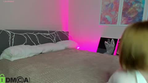 Mia online show from 10/21/25, 02:45