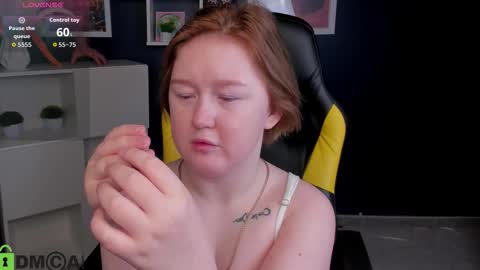 Mia online show from 11/08/25, 03:18