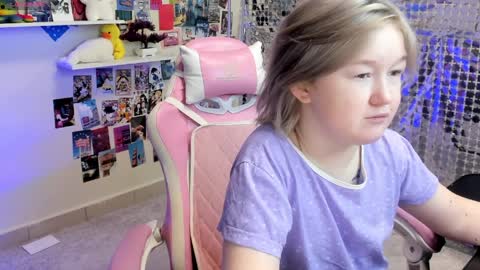 Mia online show from 04/03/26, 03:04