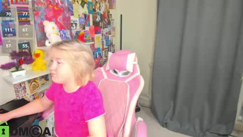 Mia online show from 05/04/26, 02:51