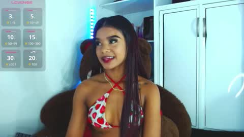 mia_fernand online show from 11/29/25, 08:23